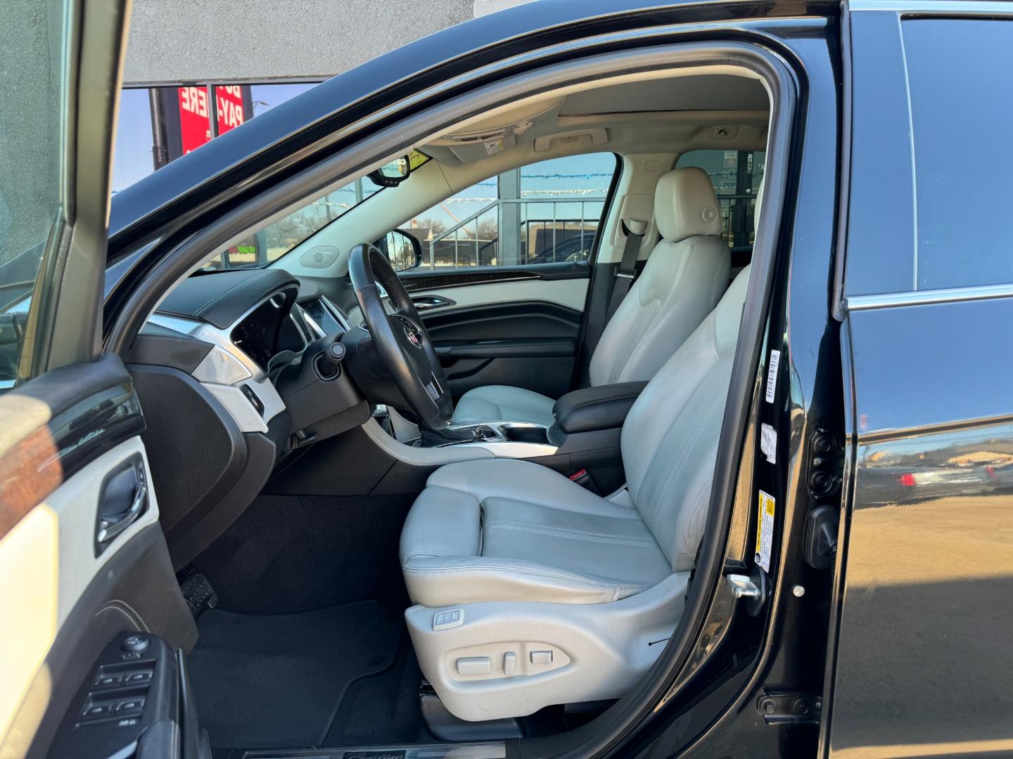 2014 BLACK CADILLAC SRX LUXURY (3GYFNEE31ES) , located at 5900 E. Lancaster Ave., Fort Worth, TX, 76112, (817) 457-5456, 0.000000, 0.000000 - Photo#8